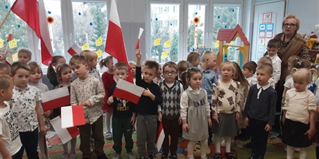 Powiększ grafikę: CAŁA POLSKA ŚPIEWA HYMN!