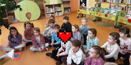 Powiększ grafikę: WIZYTA W BIBLIOTECE GR. IV "PSZCZÓŁKI"