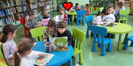 Powiększ grafikę: WIZYTA W BIBLIOTECE GR. IV "PSZCZÓŁKI"