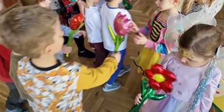 Powiększ grafikę: WRÓŻKOWY DZIEŃ KOBIET